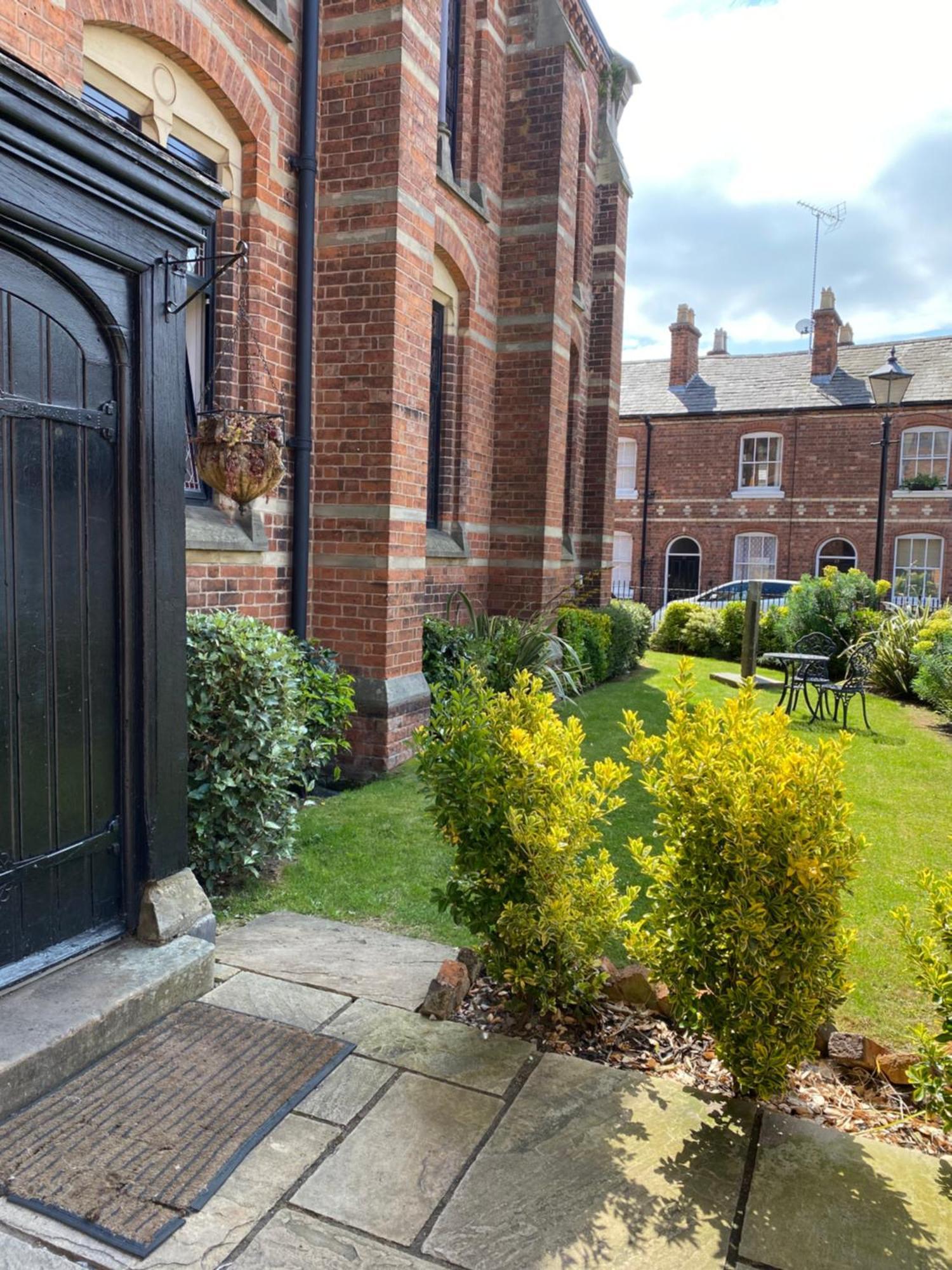 Boutique Chapel Apartment Within City Walls Chester Exterior foto